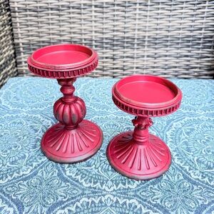 Soffee Design Vintage Look Red 2-Piece Antique Resin Pillar Candle Holder Set